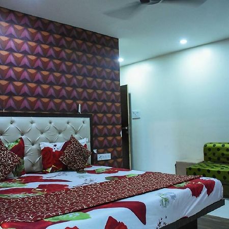 Hotel Dilip Indore Eksteriør billede