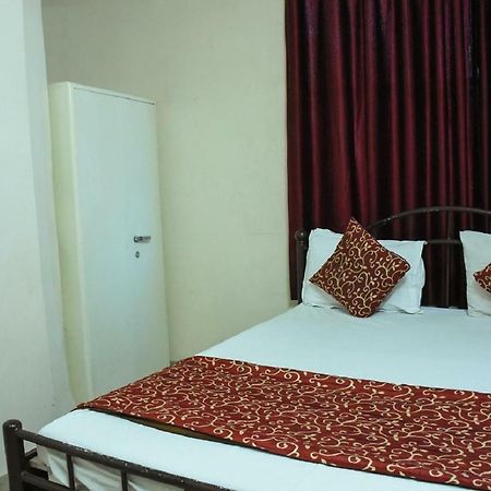 Hotel Dilip Indore Eksteriør billede