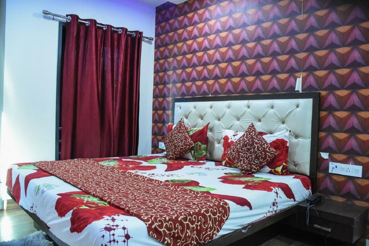 Hotel Dilip Indore Eksteriør billede