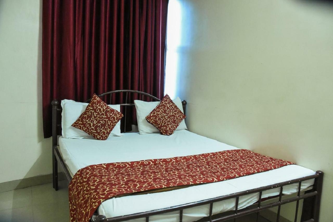 Hotel Dilip Indore Eksteriør billede